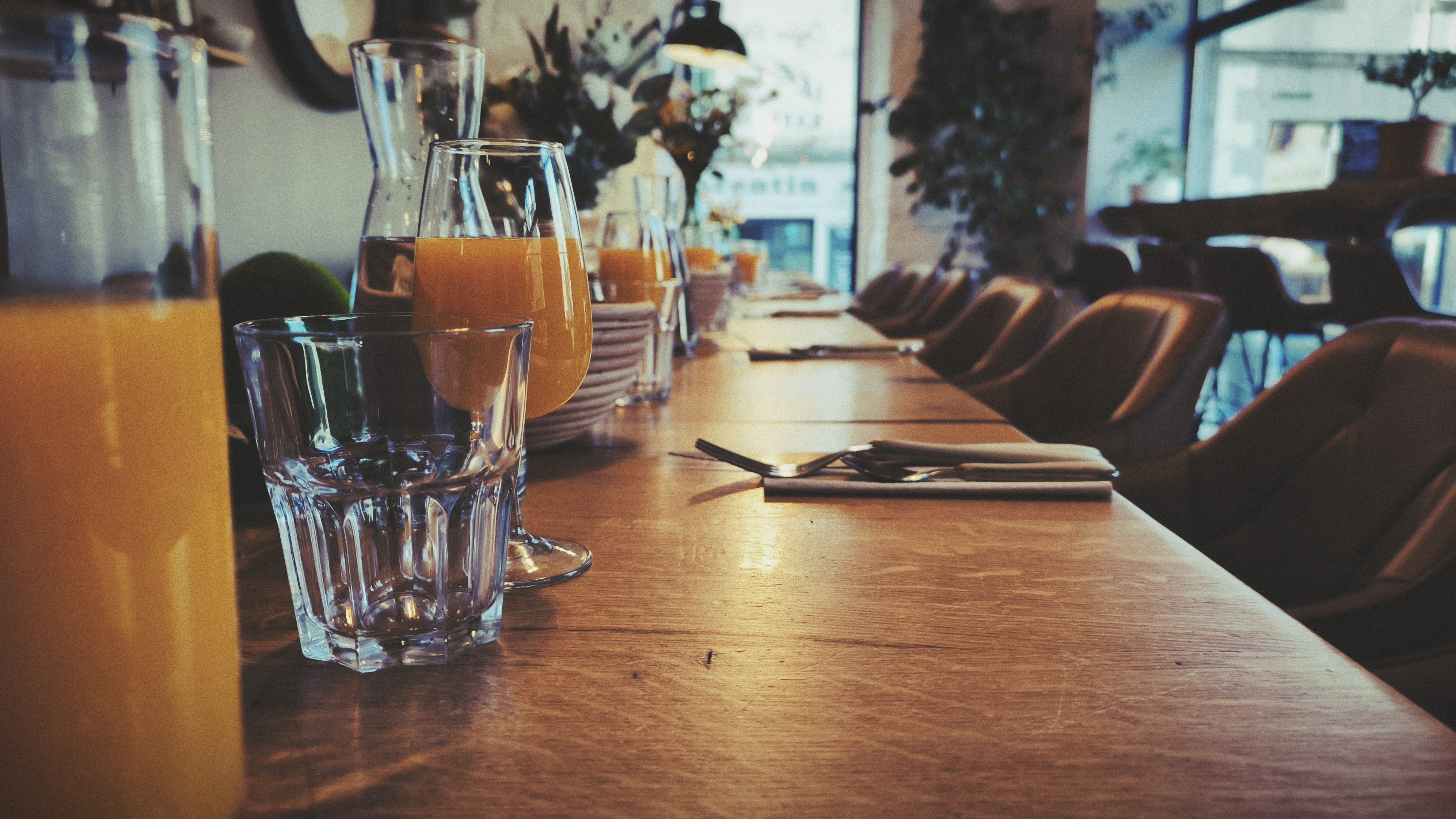 Intérieur chaleureux du coffee shop Kafeenn à Quimper